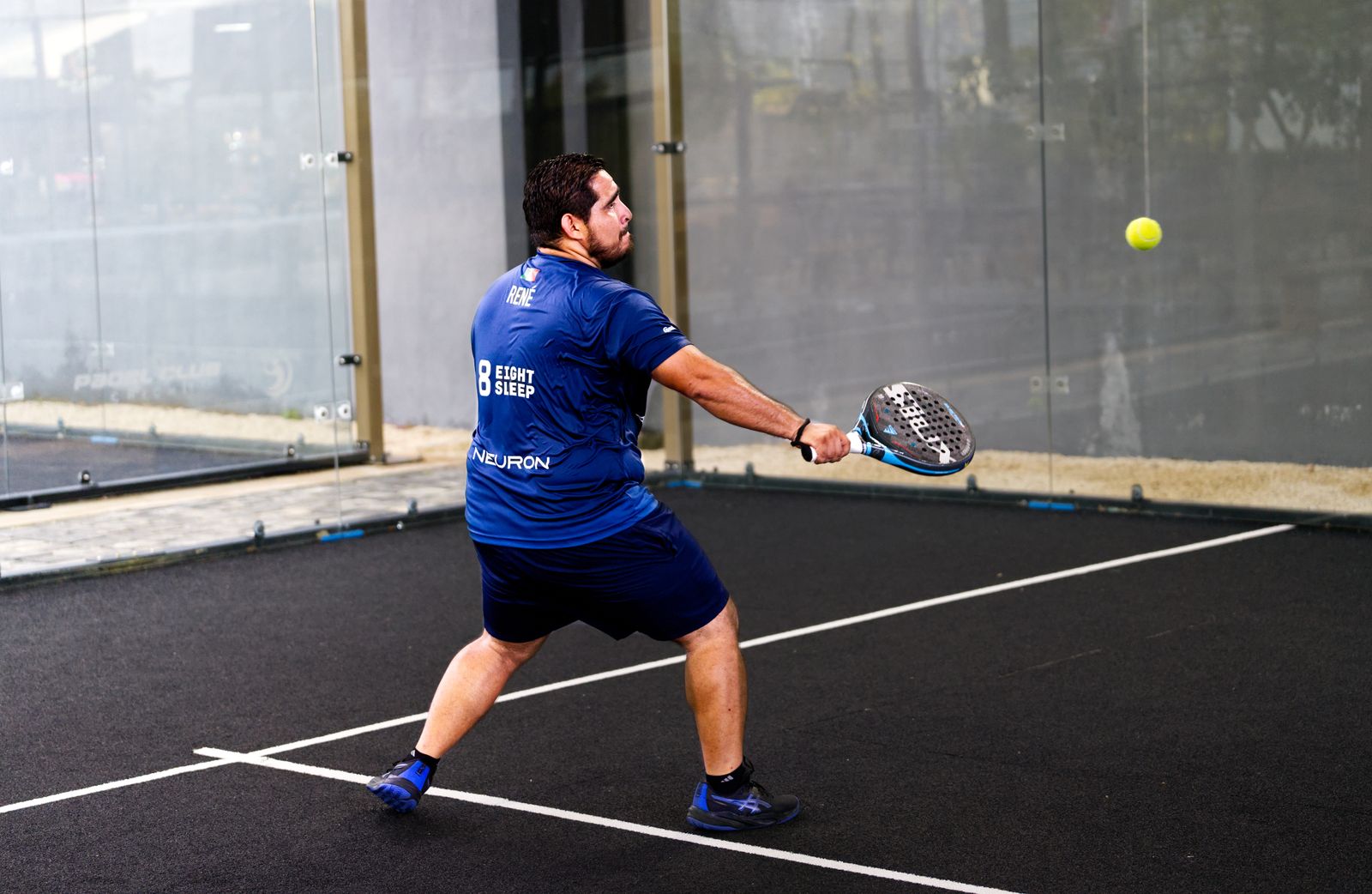 I colpi fondamentali del padel: bandeja, vibora, chiquita e smash