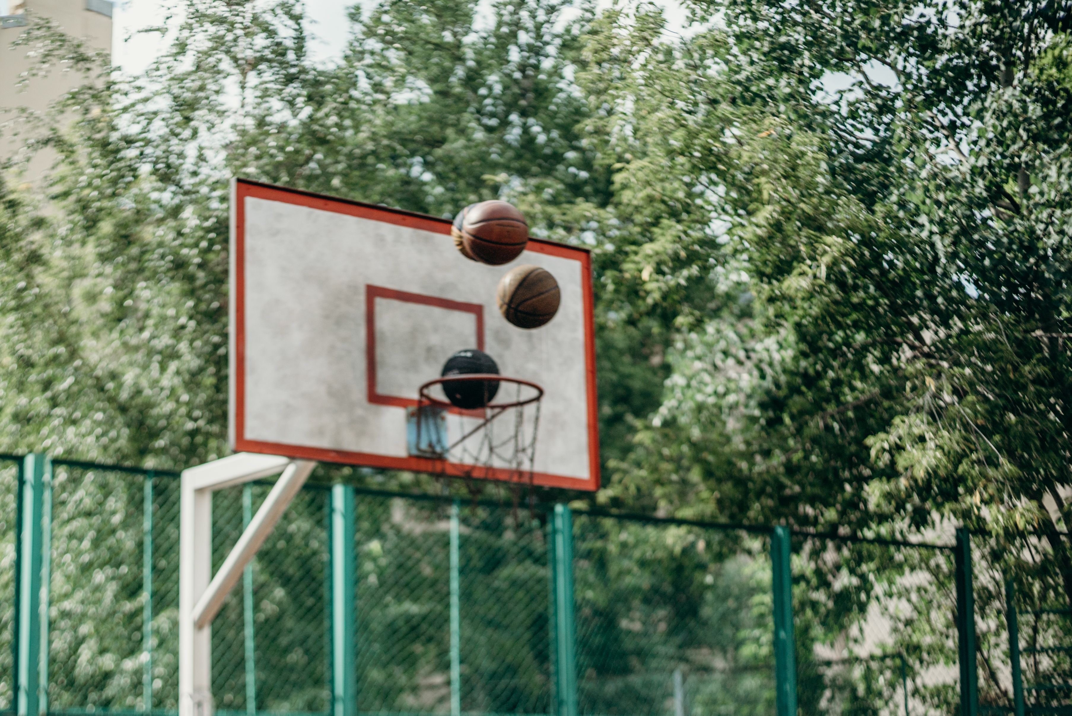 Dimensioni del campo da basket: misure FIBA, NBA e altezza canestro