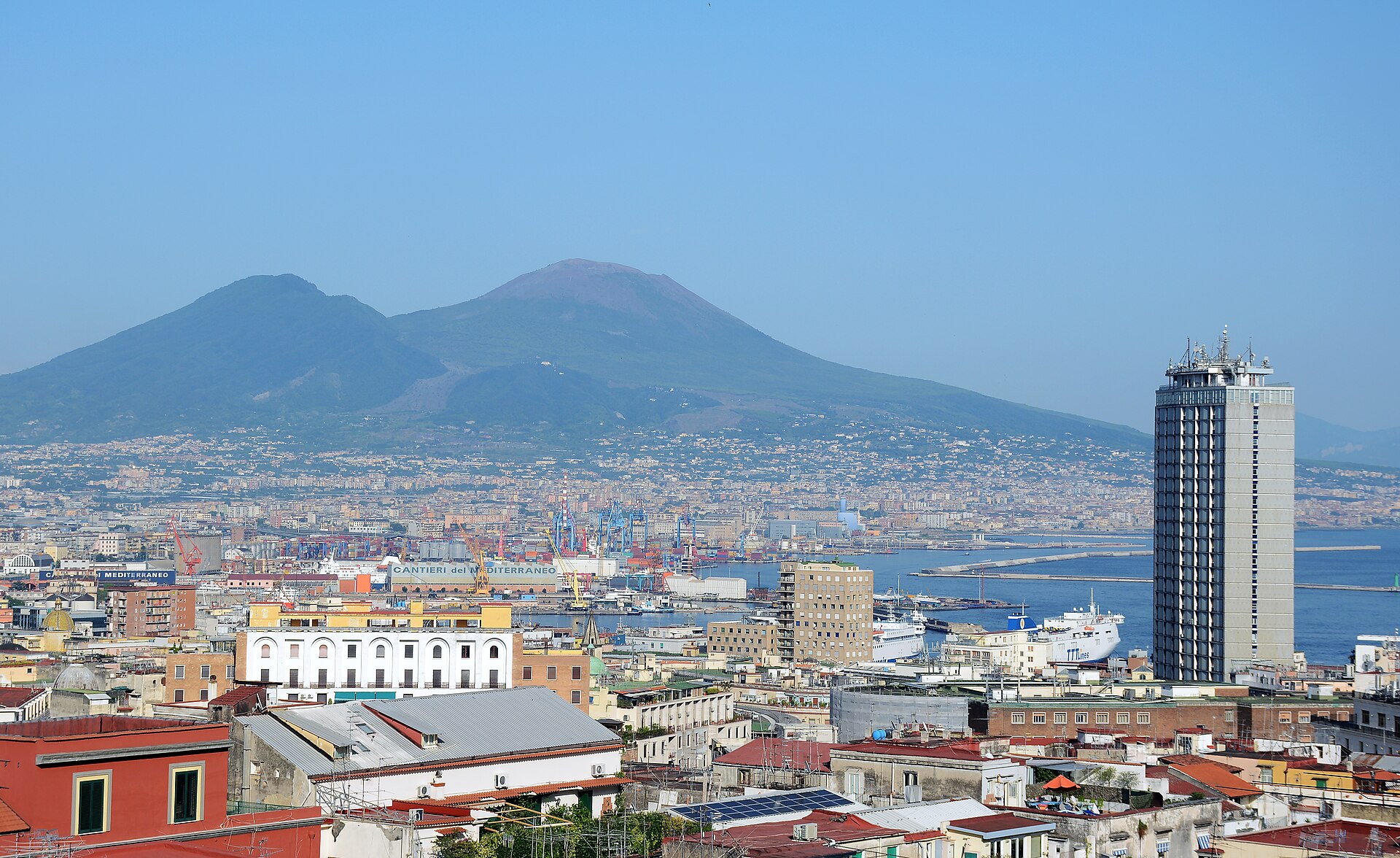Tennis a Napoli: dove giocare, superfici, costi e come prenotare un campo