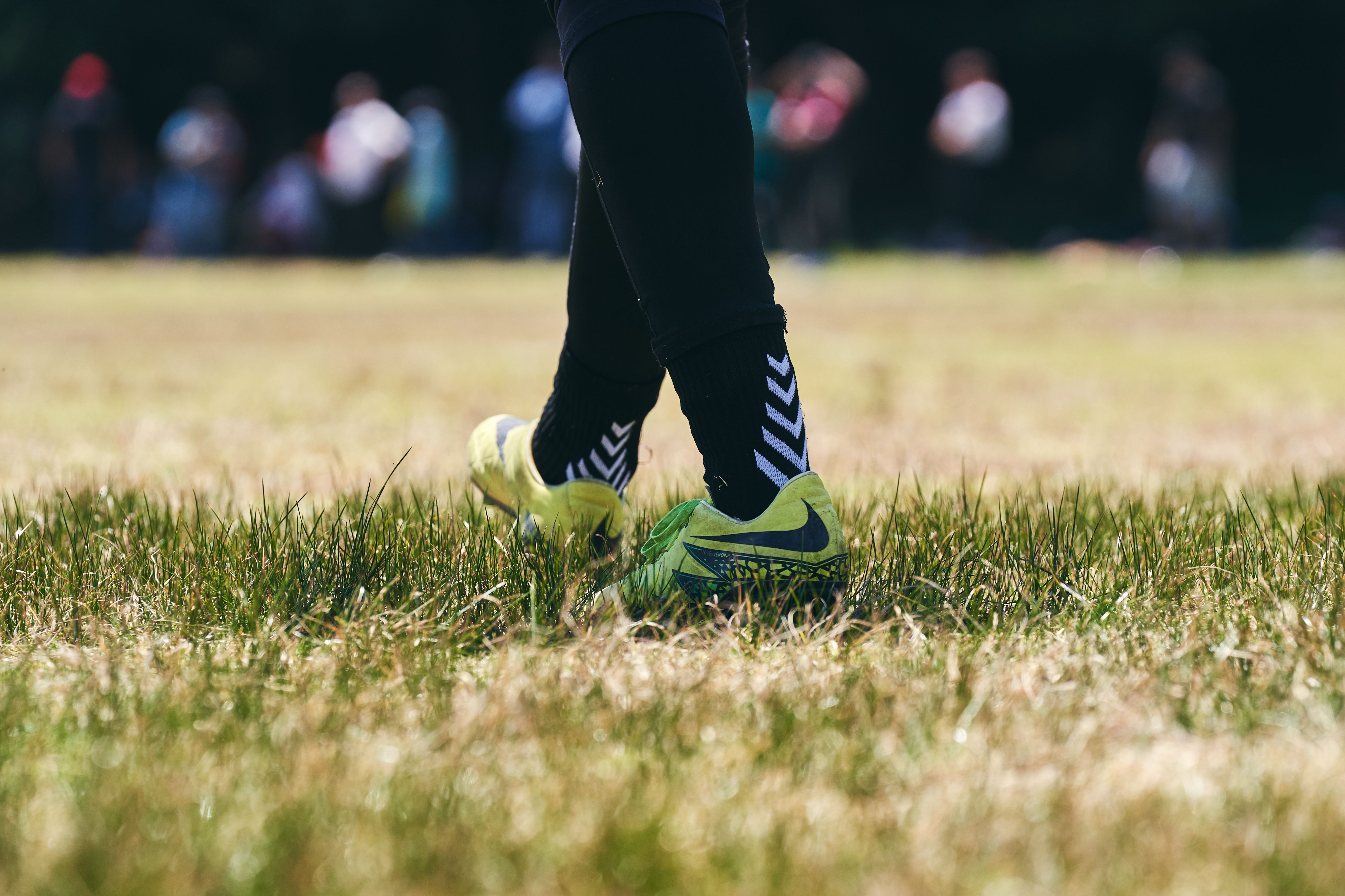 Come scegliere le scarpe da calcetto: indoor, turf o sintetico