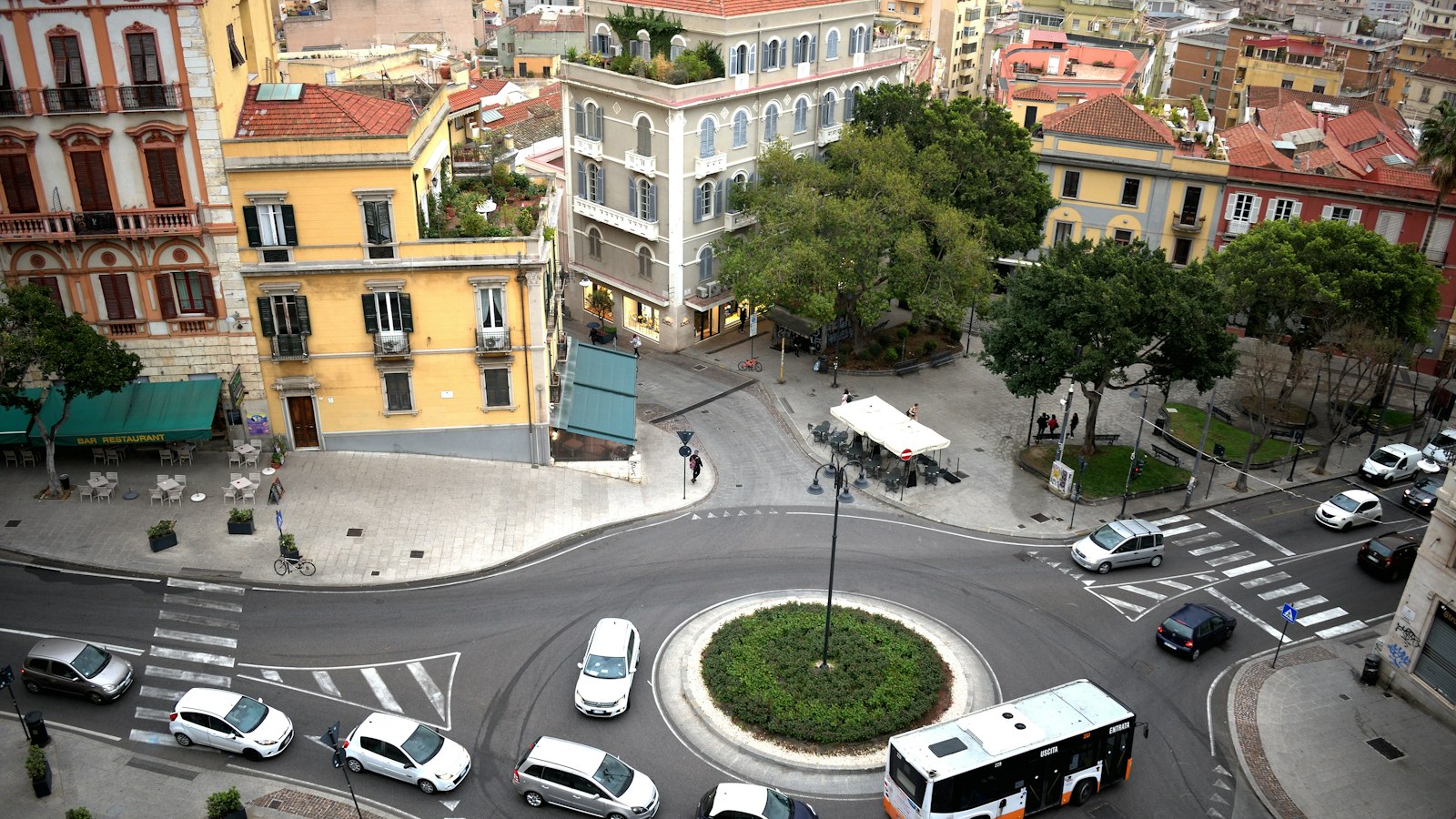 Tennis a Cagliari: dove giocare, superfici, costi e come prenotare un campo