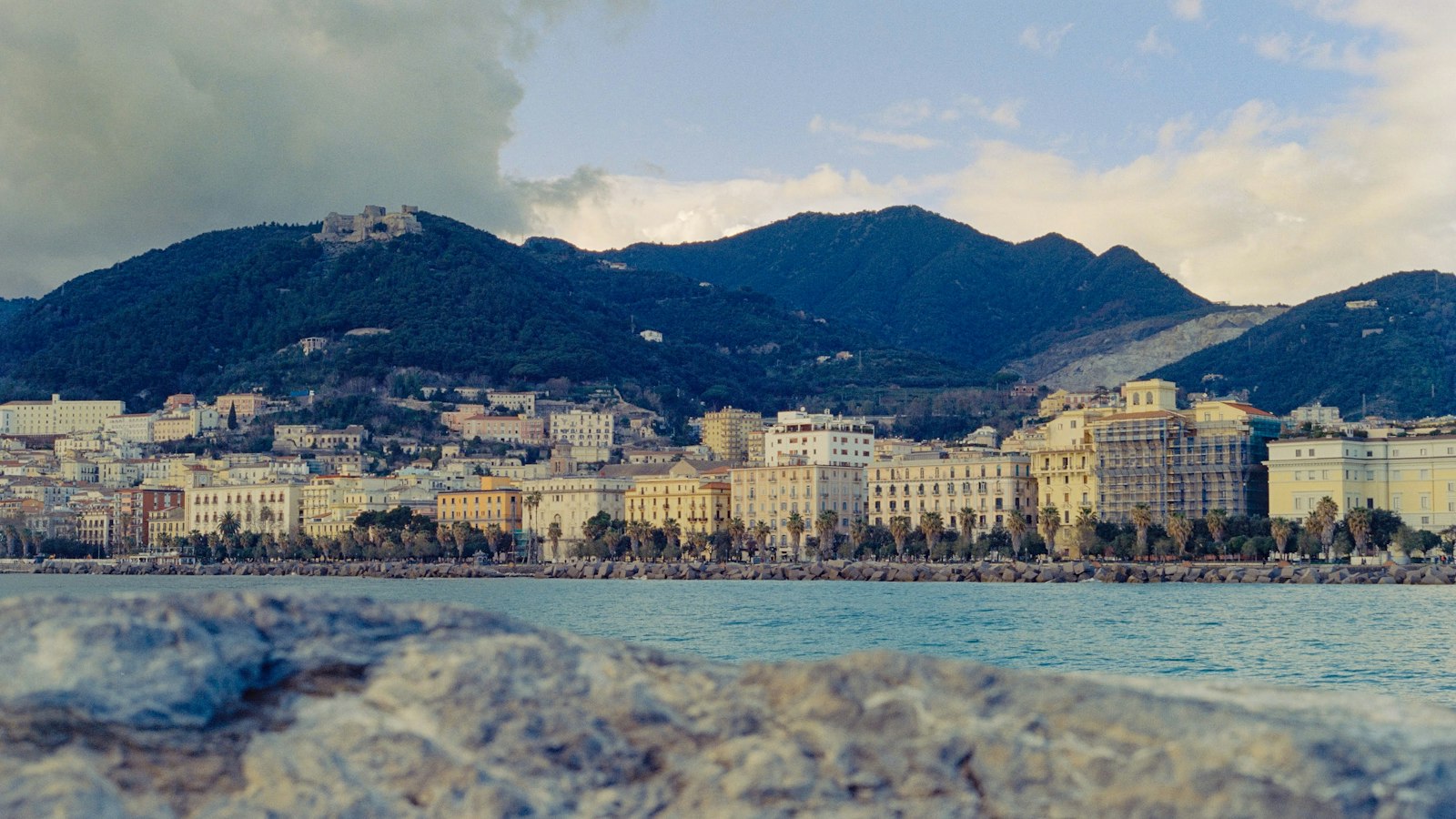 Tennis a Salerno: dove giocare, superfici, costi e come prenotare un campo