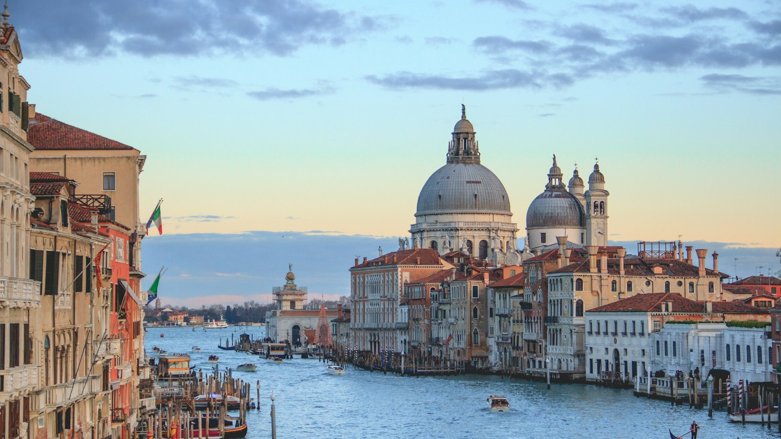 Tennis a Venezia: dove giocare, superfici, costi e come prenotare un campo